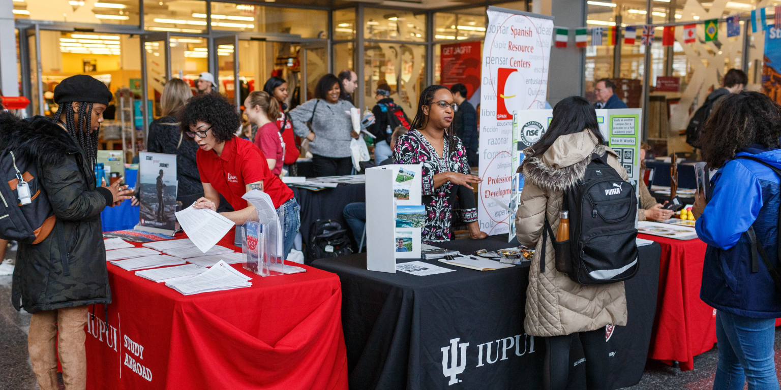 A wide shot of the study abroad fair.