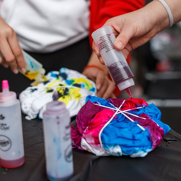 A student making a tie dye design.